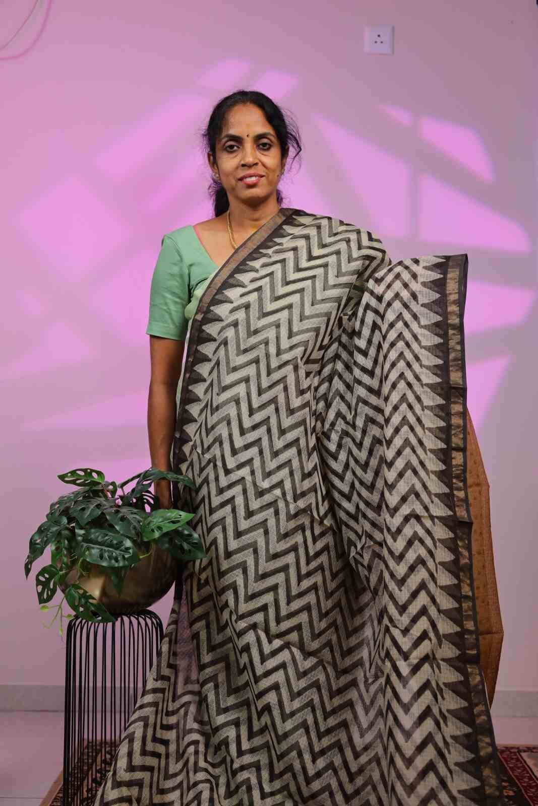 Kota Saree - Black Zig Zag in Chickoo with Black Temple Border